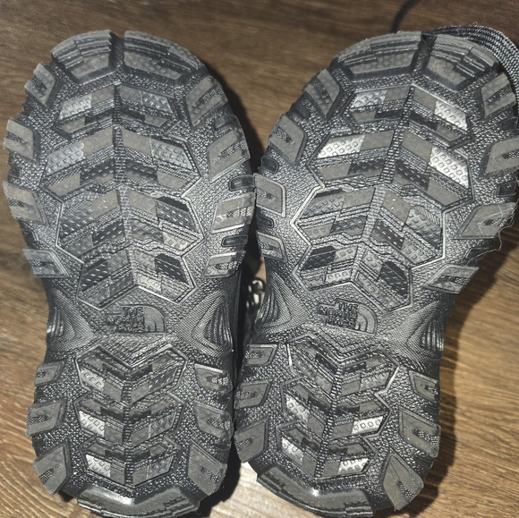 Kids NorthFace Waterproof Boots - Picture 4 of 4